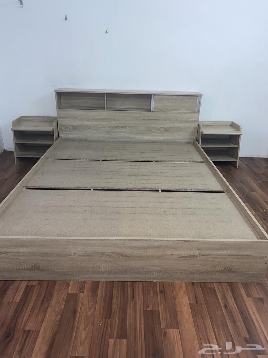 Bed with two bedside tables64507249326209110