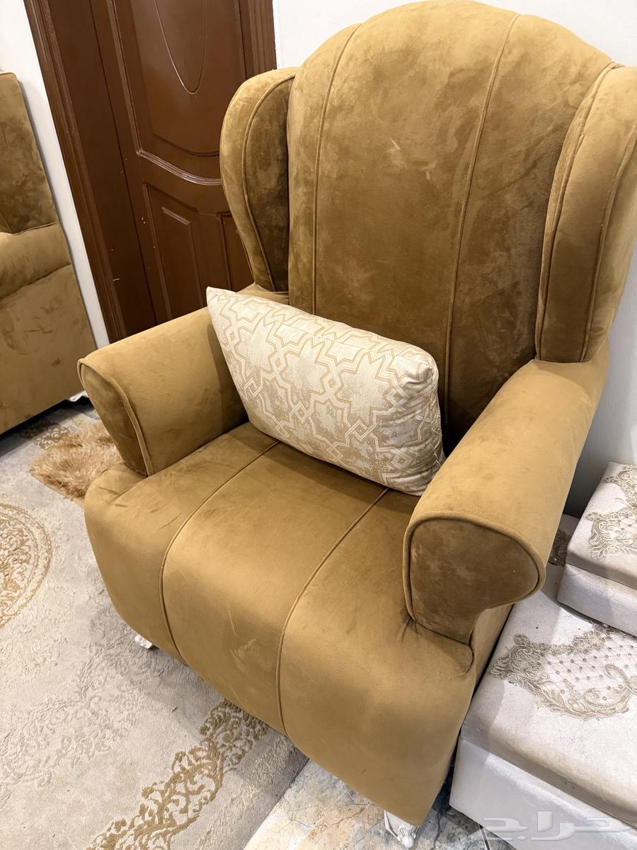 Sofa with carpet and side table64505819491841114