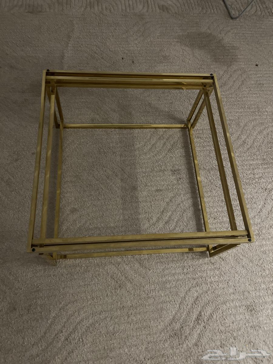 للبيع طاولات أربعه من الصغار وحده كبيره مع قزازها كلها سليم64510310083330110