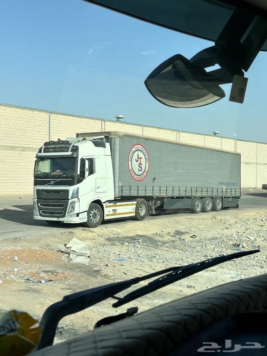 Trailer entering and leaving Riyadh64146892227202110