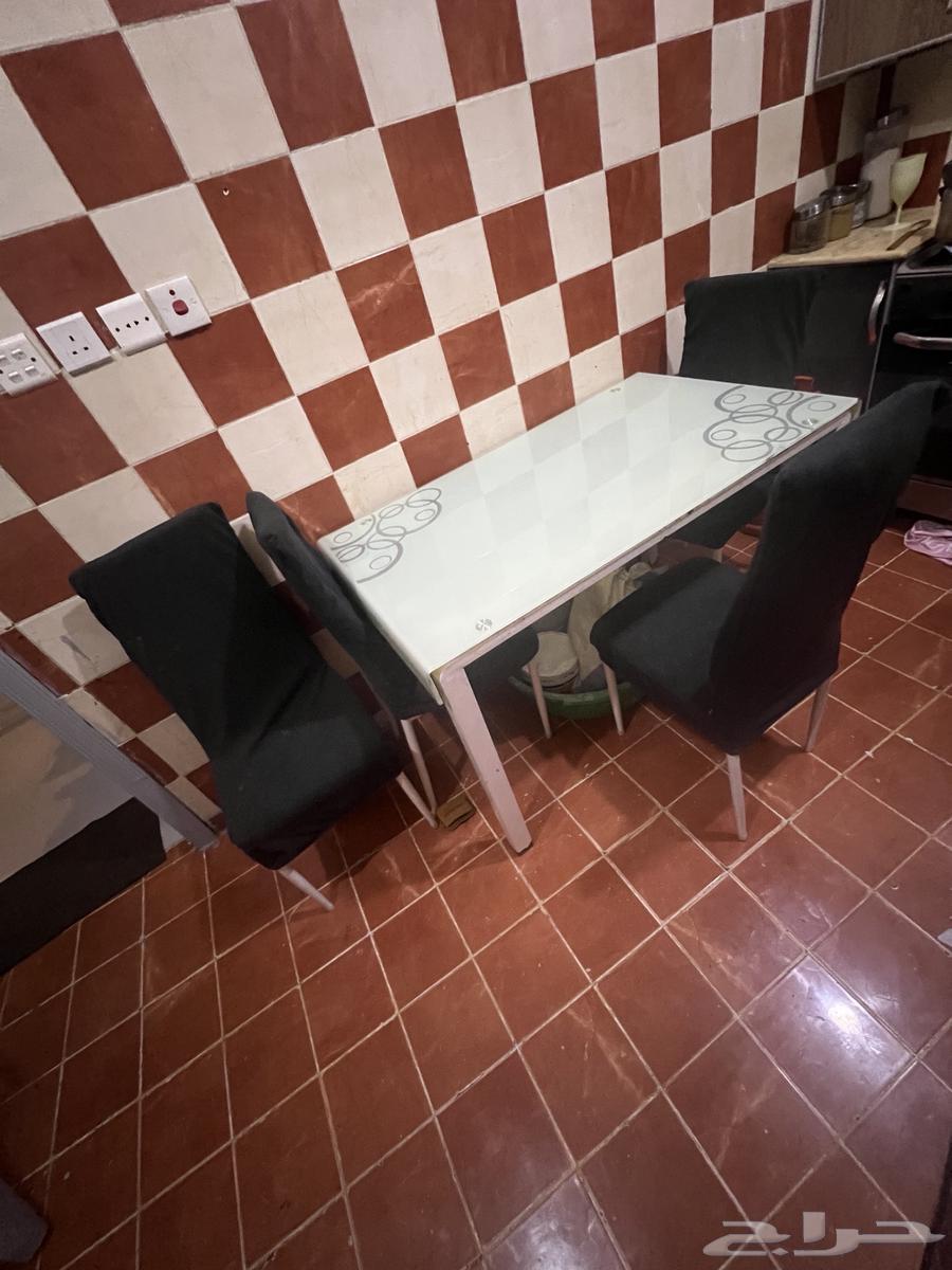 للطاولة طعام من أربعة كراسي للبيع 10064505425886339110