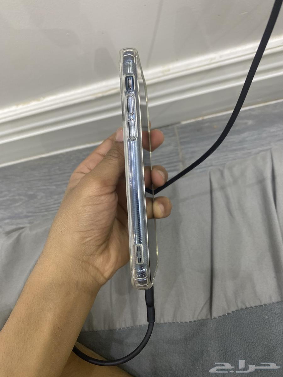 Hello, the phone is clean, no scratches or marks, battery 100 0064503063476866112