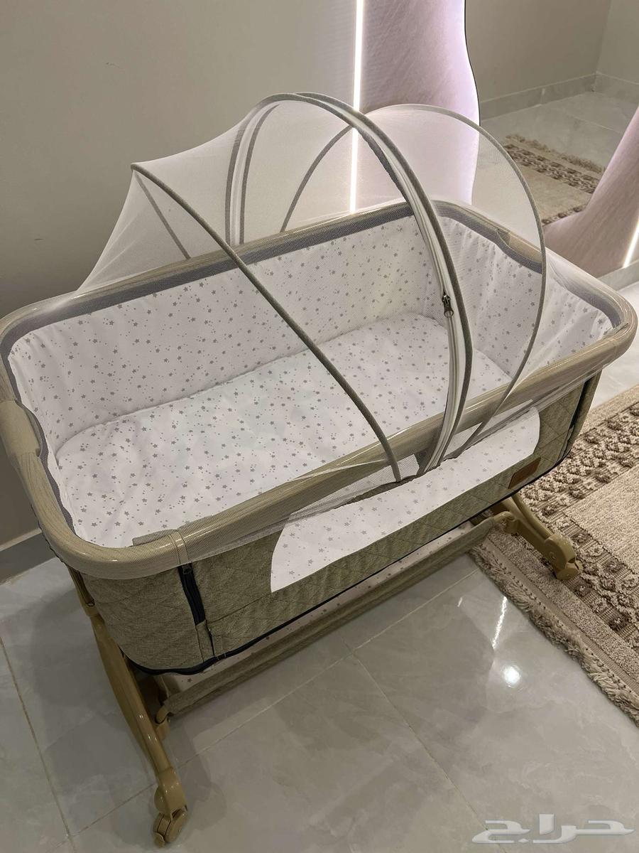 السرير نظيف جدآ وجديد ومن اهمها ينفتح ويكون قريب من السرير64508775137665112