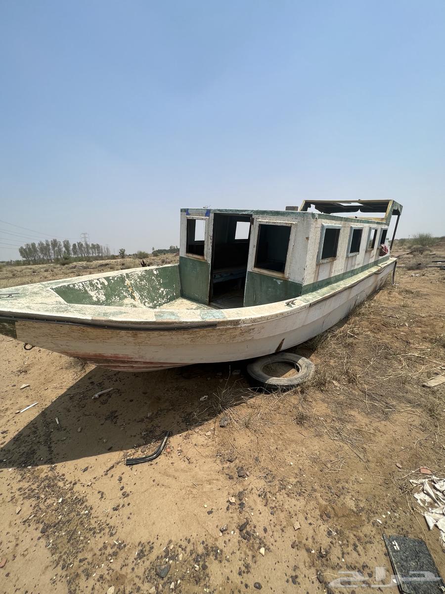 قارب قديم64508915627394113