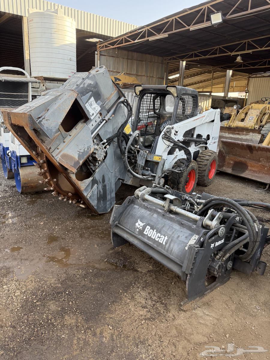 Tractor with Bobcat and scraper for sale64508677512323110