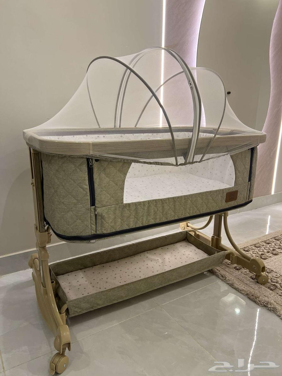 السرير نظيف جدآ وجديد ومن اهمها ينفتح ويكون قريب من السرير64508775137665111