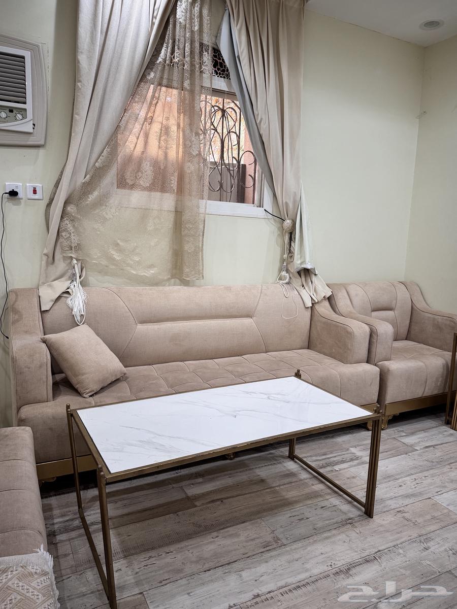 Sofas and tables64506970043011111