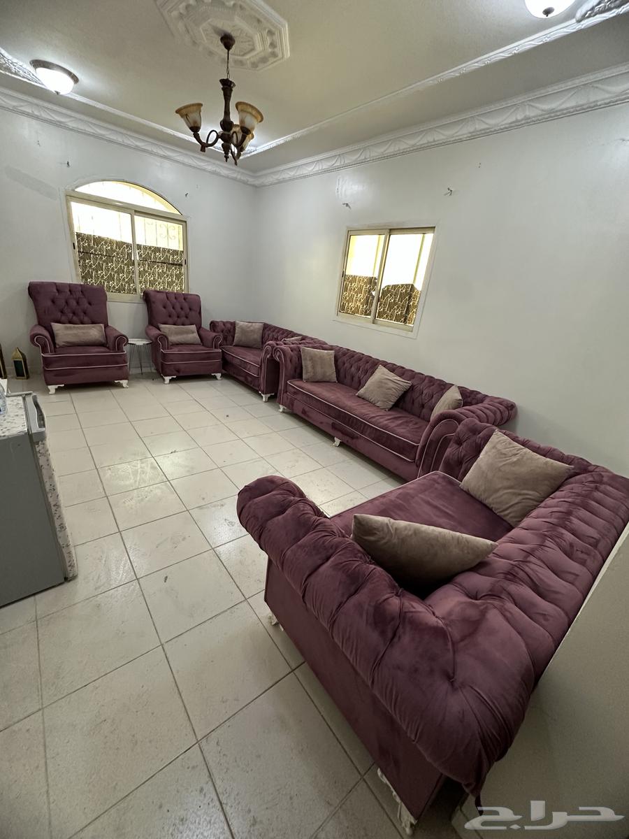 Selling a clean, new sofa that fits 10 people, used for 9 months64506816389635111