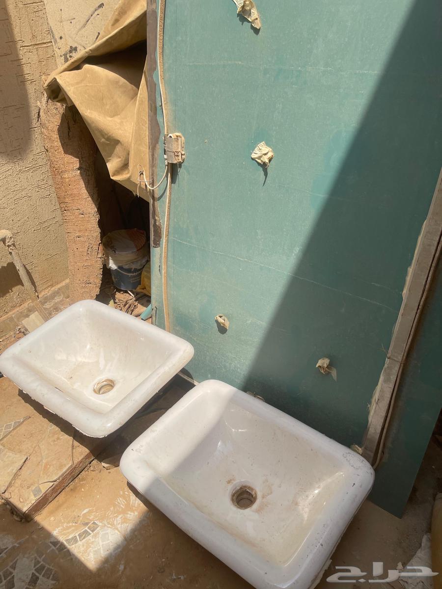 Two sinks with large mirrors64508761378049110