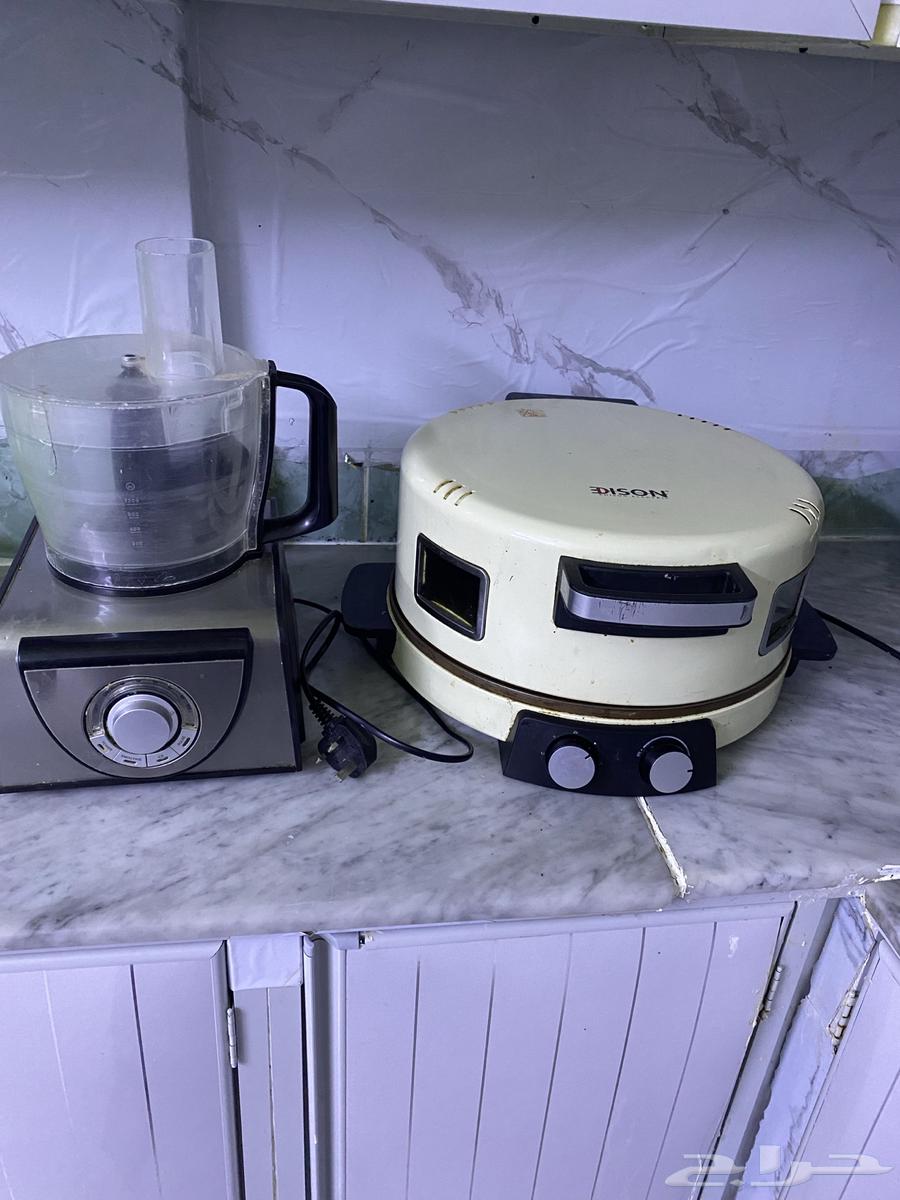 Baker, mixer, and microwave for sale at a great price. Microwave warning: it's broken64503240987393111