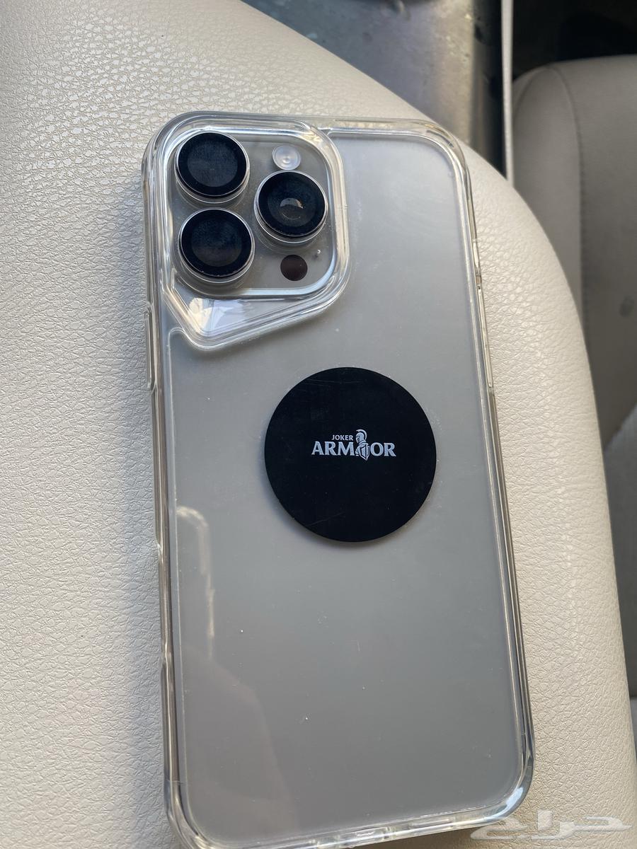 ايفون تيتانيوم طبيعي 1664505550262658111