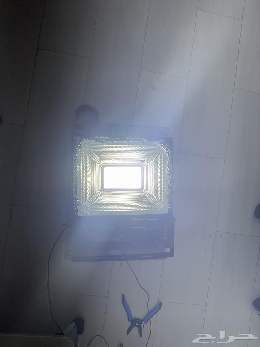 Working flashlight but the glass is broken64504132548354111