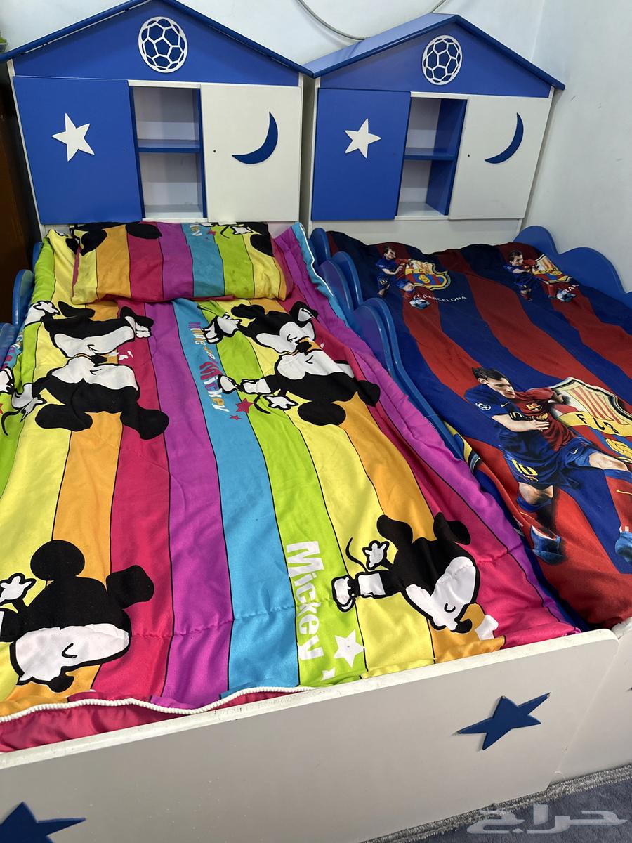 سرير اطفال 2 بحاله جيده نظيف للبيع اعلى يوم64505612673282111