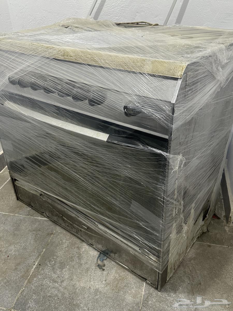 Clean used gas oven with 5 burners, large size, functional64506445111939114