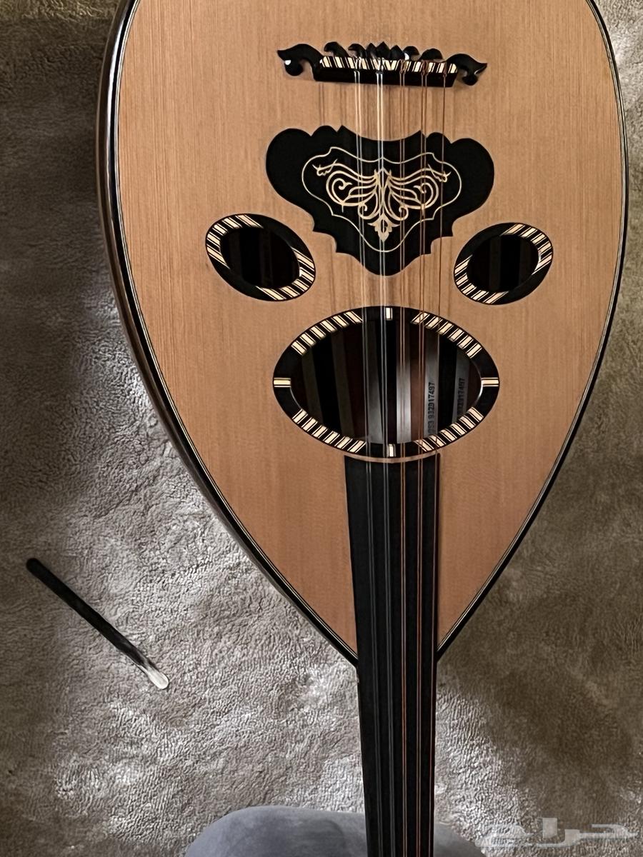 عود موسيقي للصانع السوري سامر الكبه64500298379523113