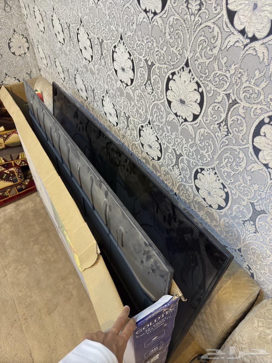 Two broken TVs for sale, one for 300 SAR, both are 65 inches.64508649521281111