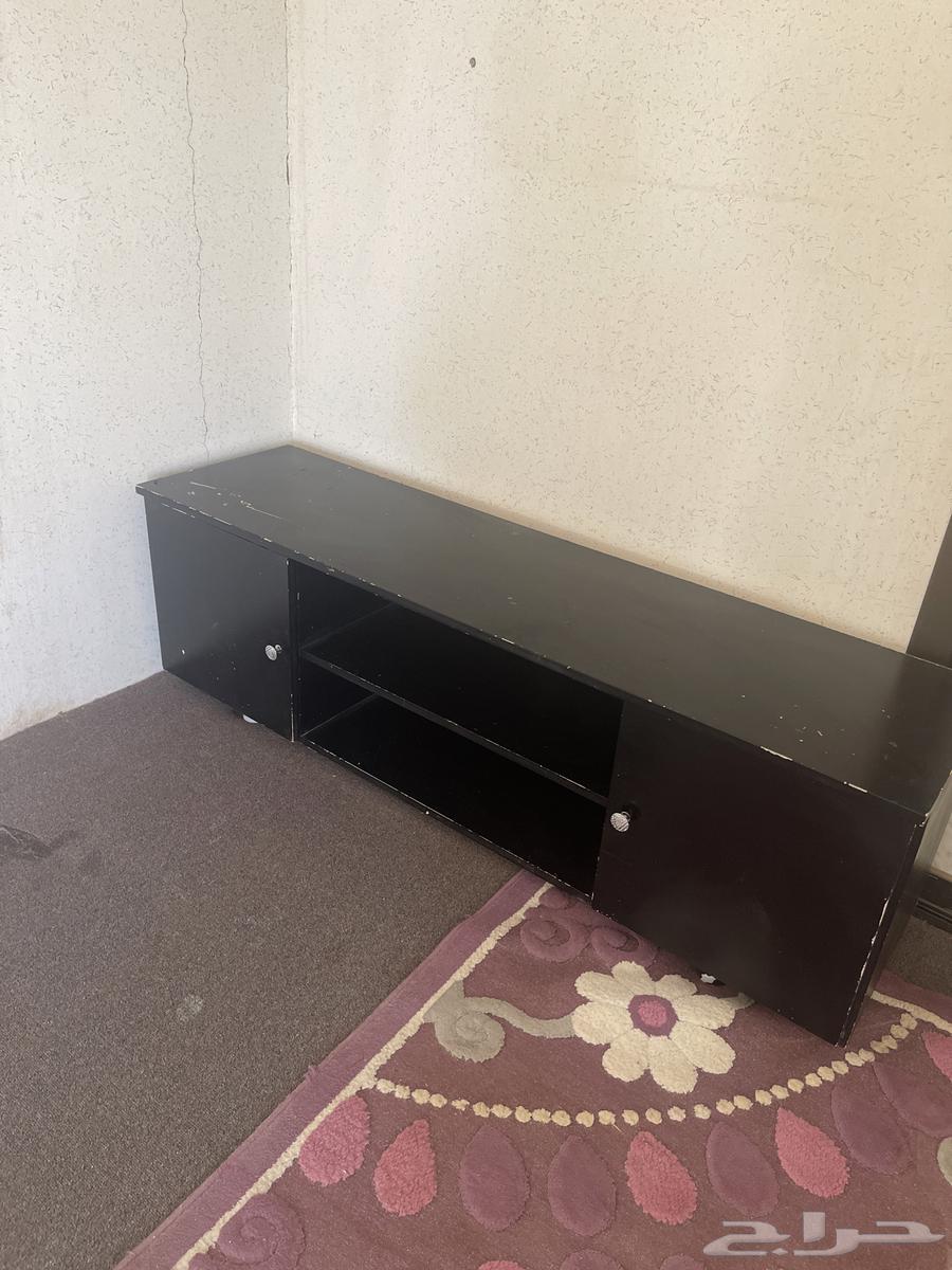 طاولة تلفزيون اسود فيها مافيها اي كسر ب5064507026013314110