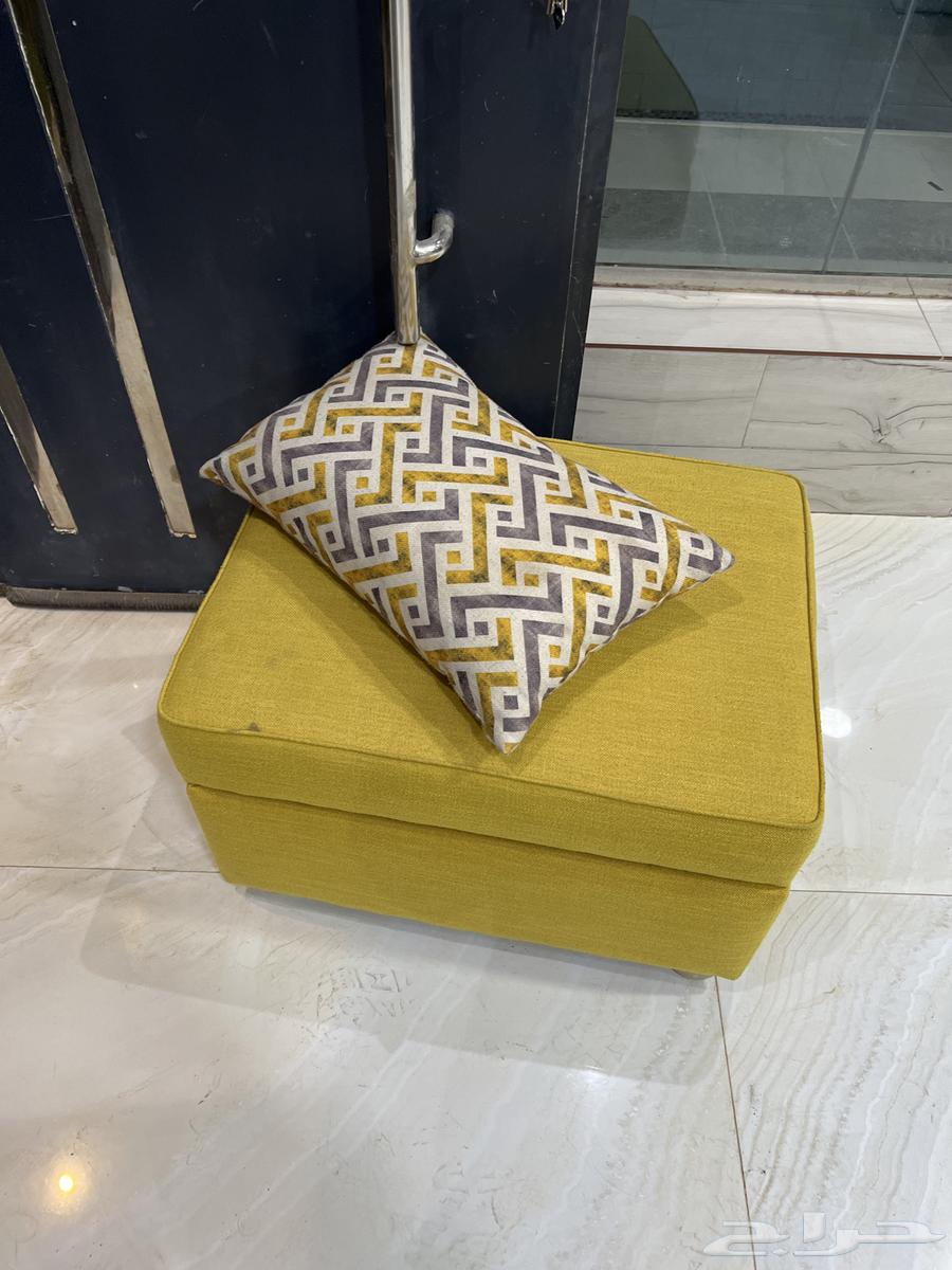 كنبين وطاوله مع كراسي للبيع64508887814658112