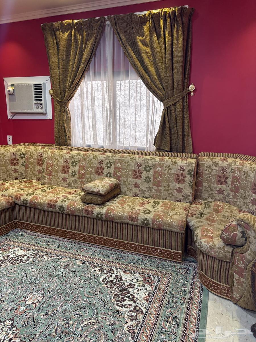 كنب متواصل وستاير 2 ولوحات 2 وصندوق مصالي ومنظر ورد زجاجي64508775121921113