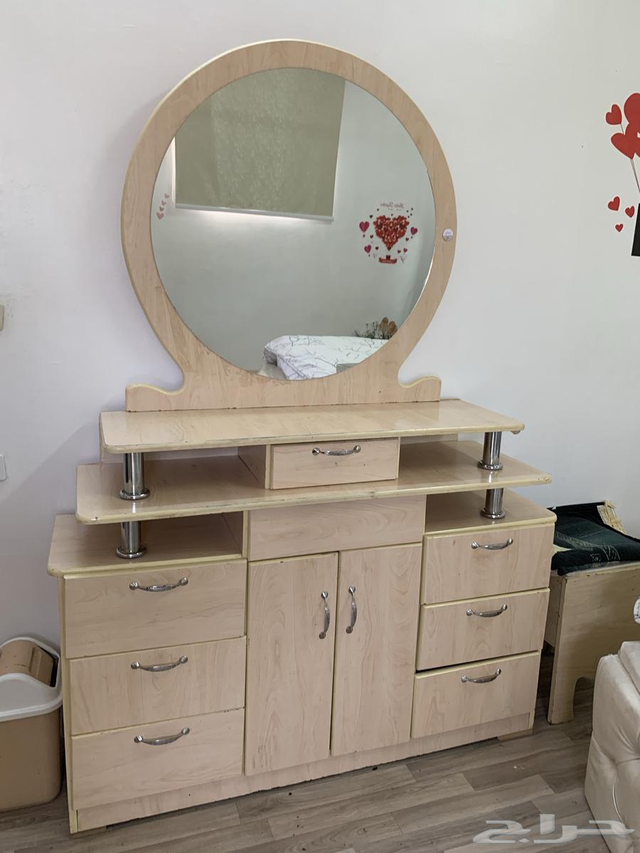 غرفة نوم بحاله جيده للبيع64505508625666112