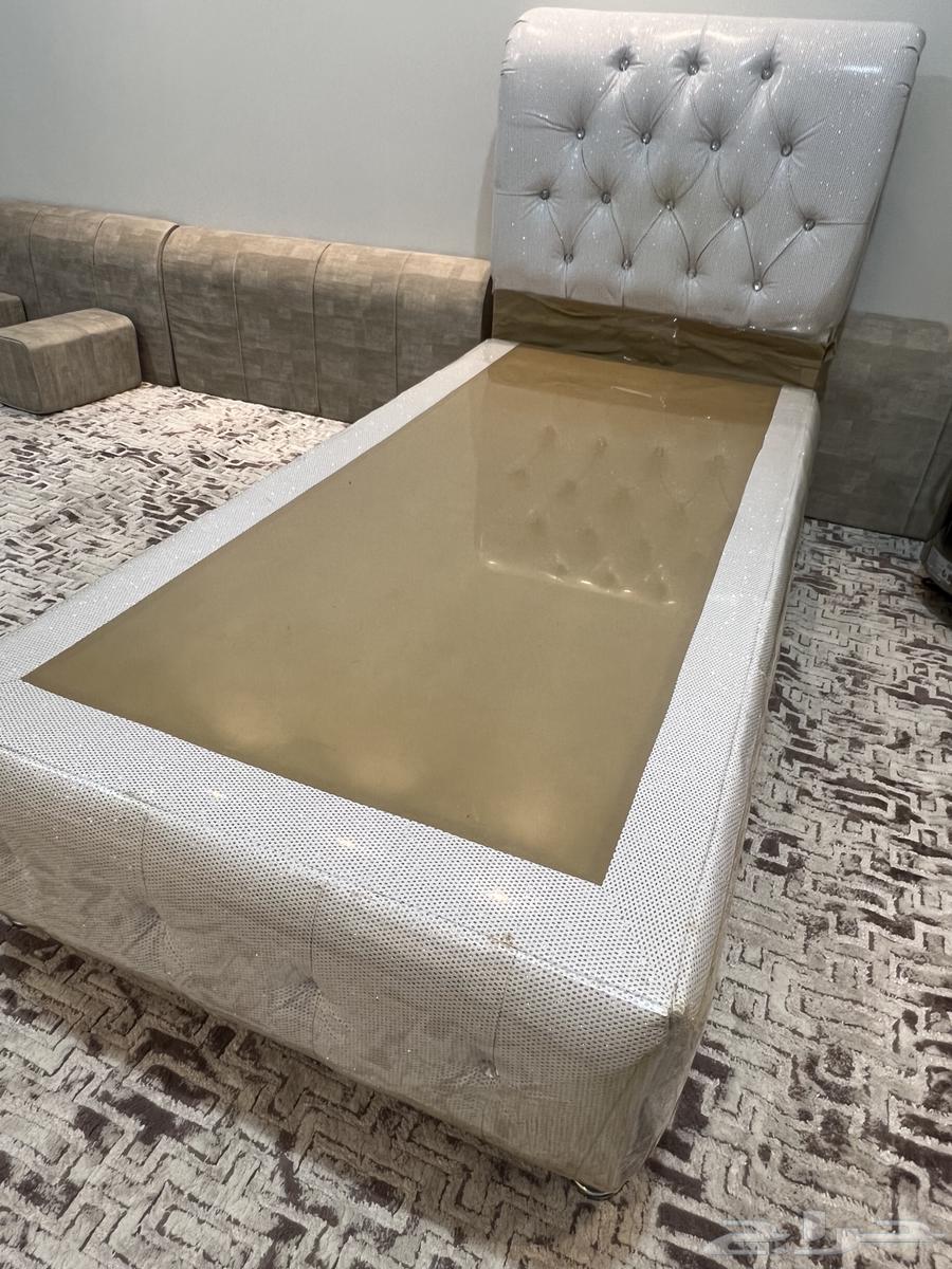 للبيع سرير نفر واحد64506675778561113