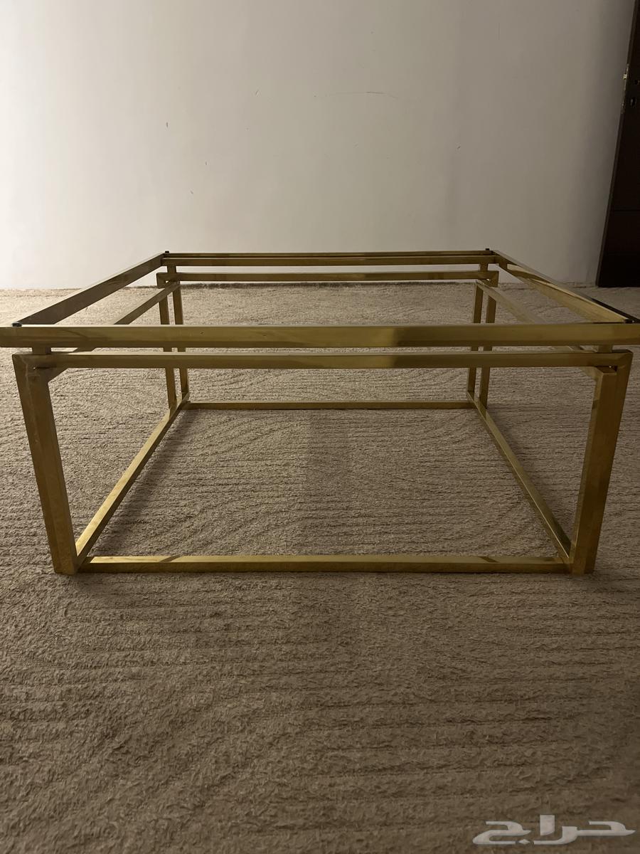 للبيع طاولات أربعه من الصغار وحده كبيره مع قزازها كلها سليم64510310083330111