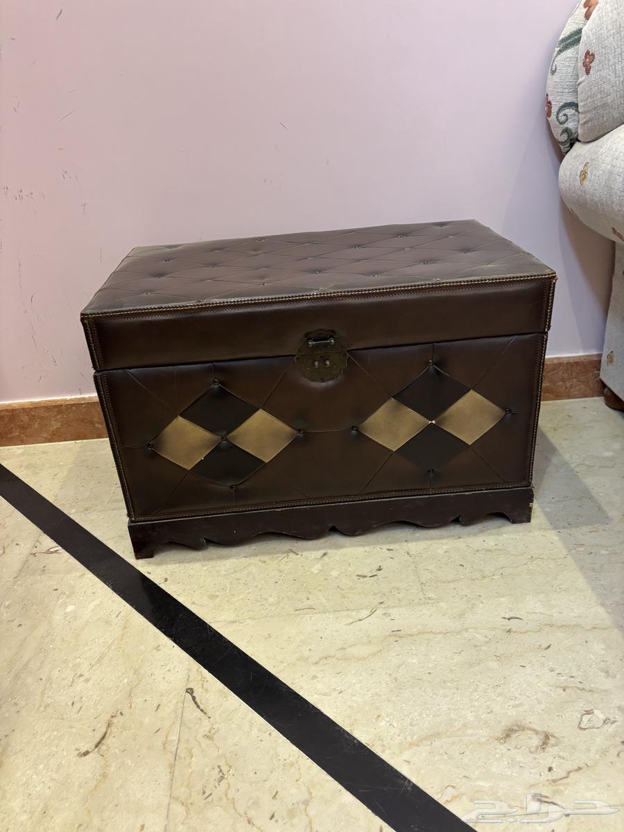 كنب متواصل وستاير 2 ولوحات 2 وصندوق مصالي ومنظر ورد زجاجي64508775121921110