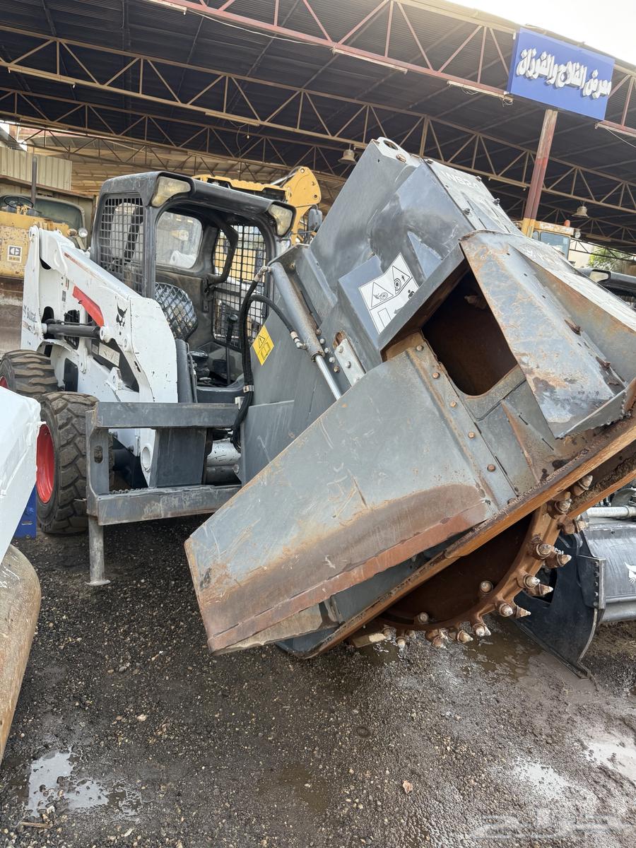Tractor with Bobcat and scraper for sale64508677512323112