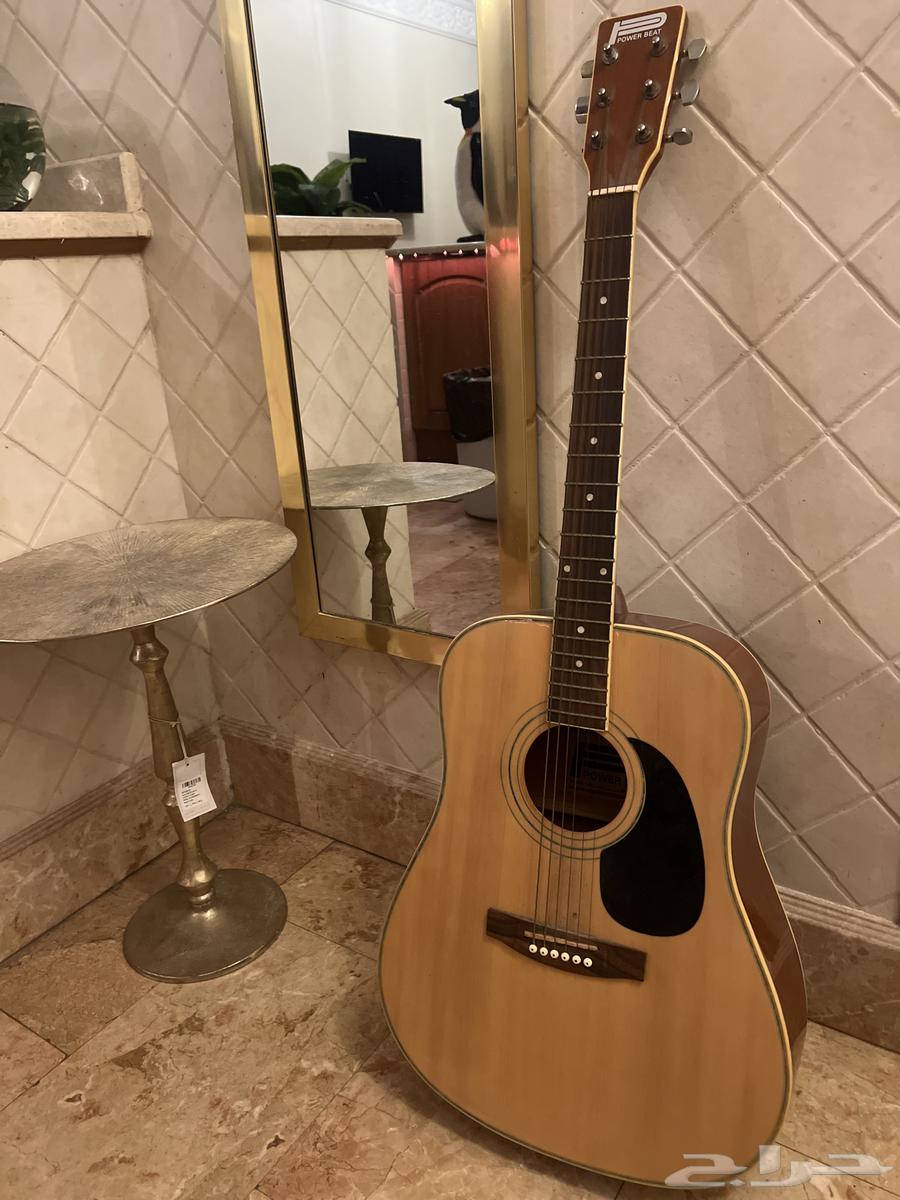 كنبة صغيرة جلد من اي ديزاين و قيتار مستعمل شبه جديد64508383352322113