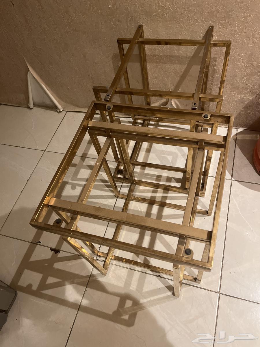 للبيع طاولات أربعه من الصغار وحده كبيره مع قزازها كلها سليم64510310083330113