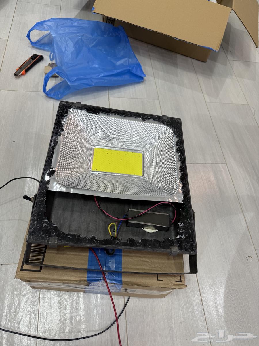 Working flashlight but the glass is broken64504132548354110