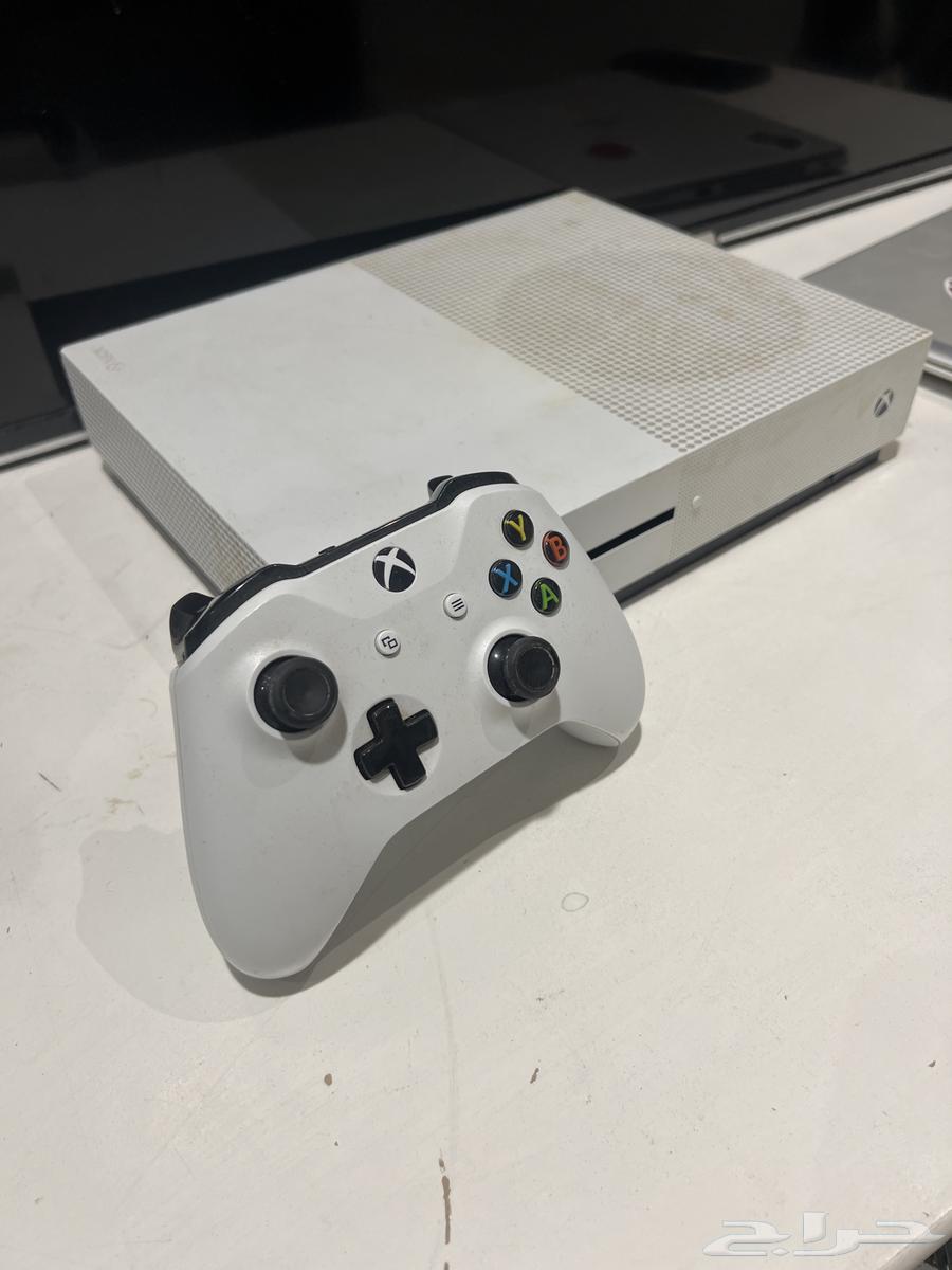 Sony Xbox in excellent condition, no issues at all, comes with one hand64503637173251111