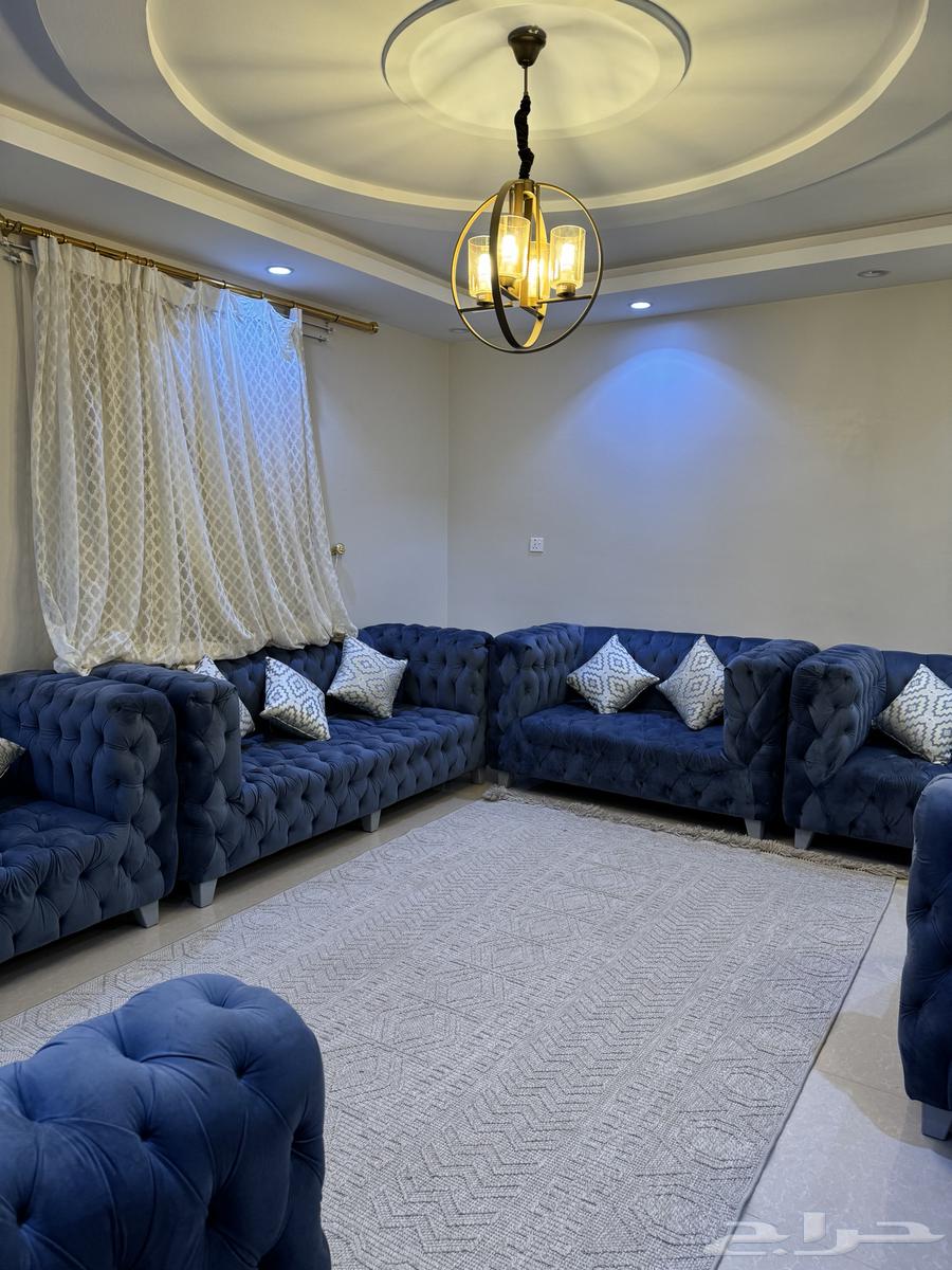 كنب مستخدم نظيف للبيع64509476705409110