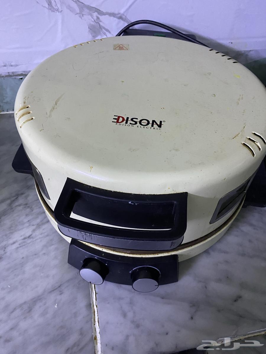 Baker, mixer, and microwave for sale at a great price. Microwave warning: it's broken64503240987393112