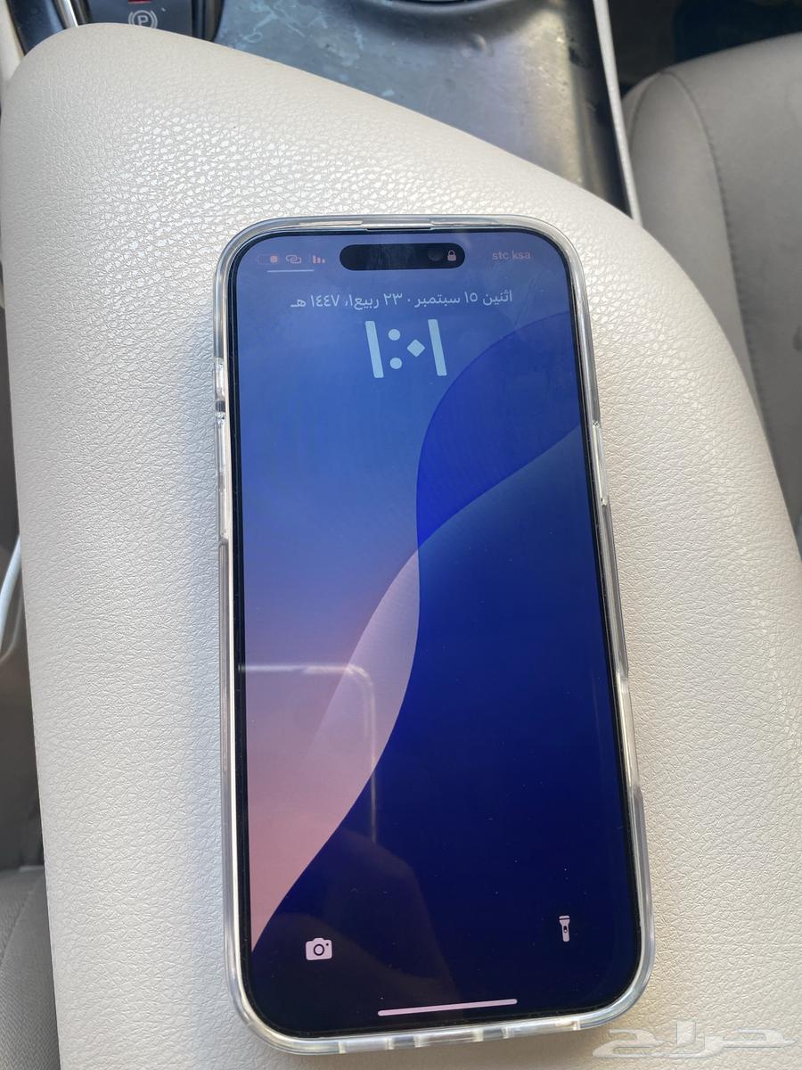 ايفون تيتانيوم طبيعي 1664505550262658110