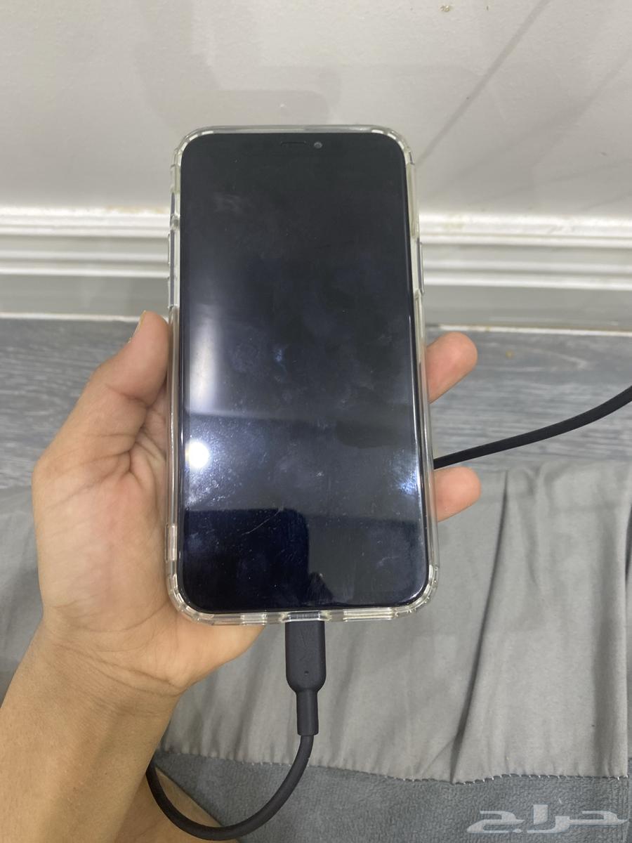 Hello, the phone is clean, no scratches or marks, battery 100 0064503063476866111