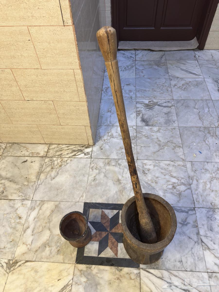 نجور خشب قديمة تراث وصحن صيني قديم64503568505219110