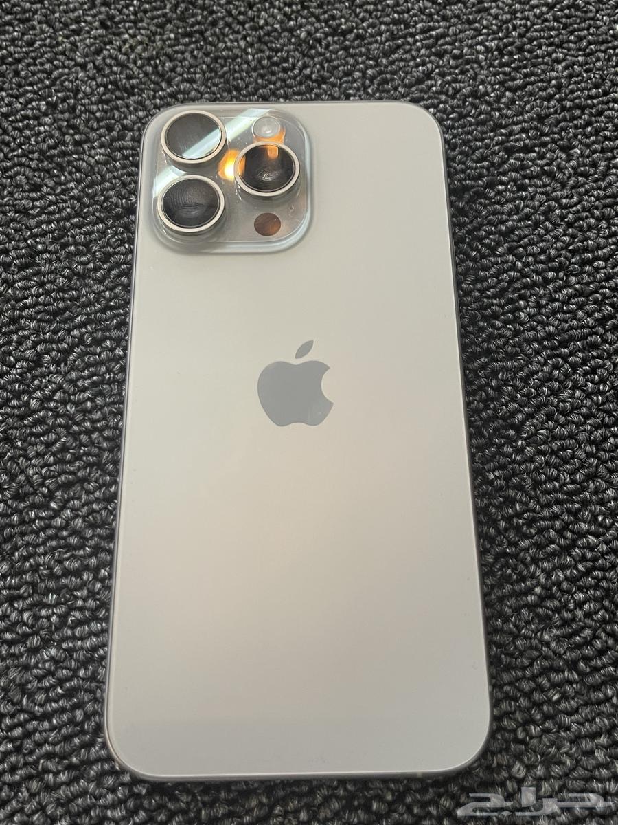 جوال 15 برو ماكس بحاله الزيرو بدون اي خدش شاحن اصلي وعلبه64503472911491114