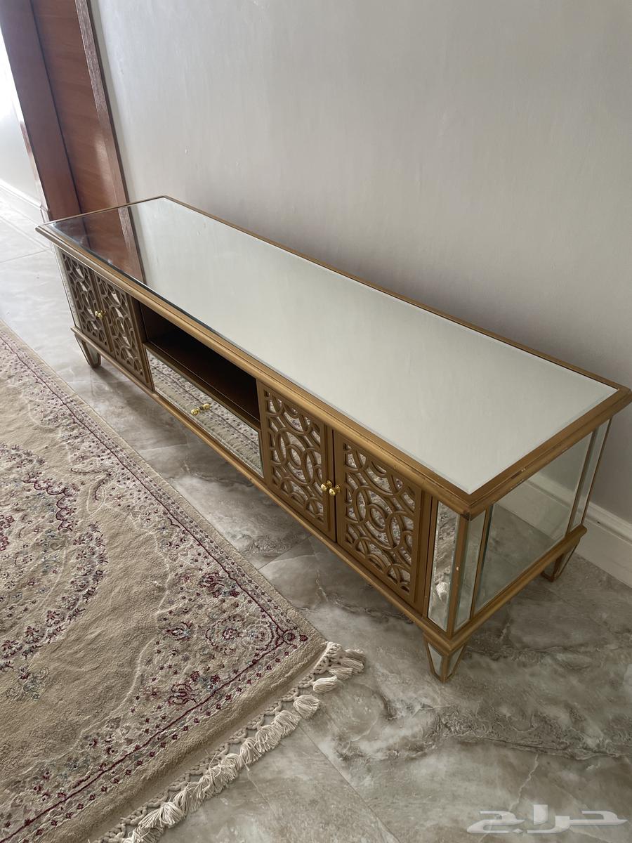 طاولة تلفاز للبيع64506521140609110