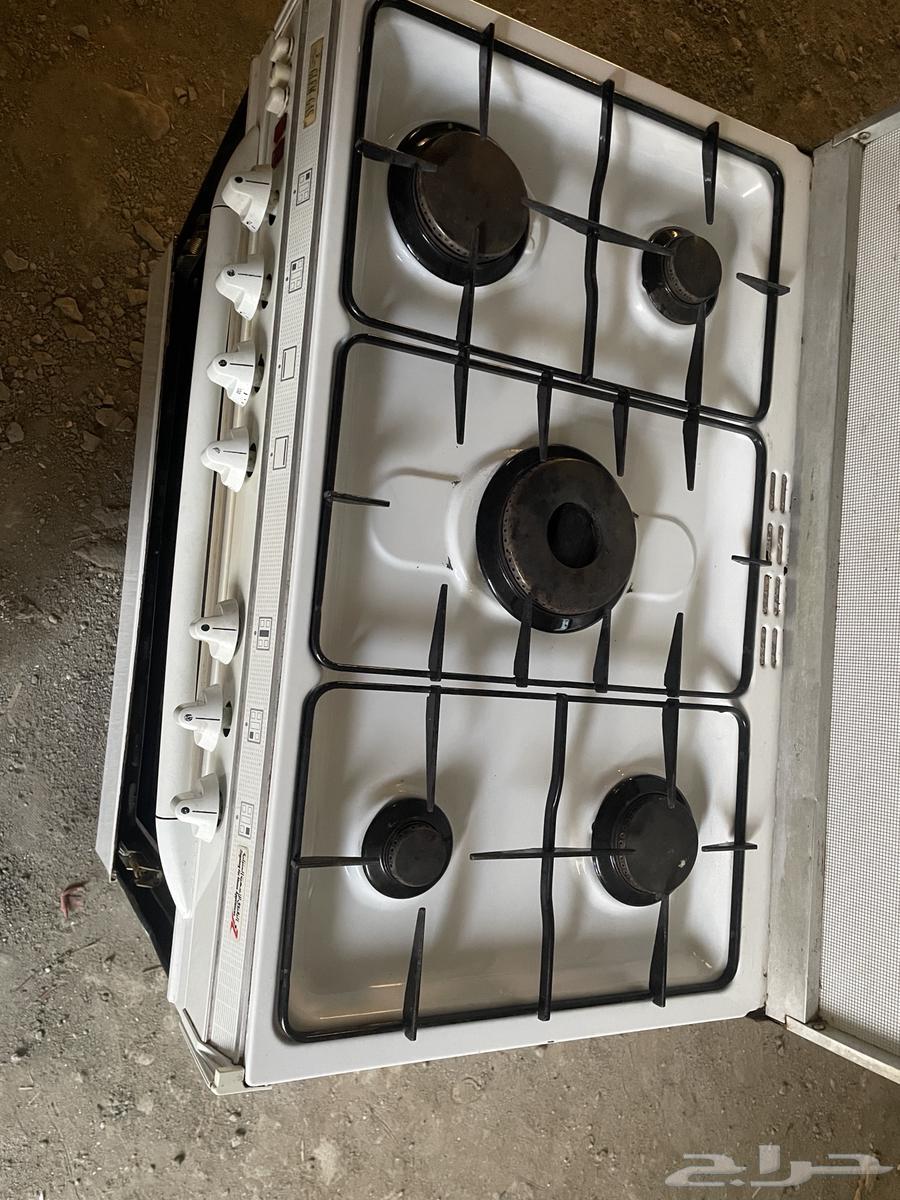 Old clean oven with a zigzag design64507710589698111