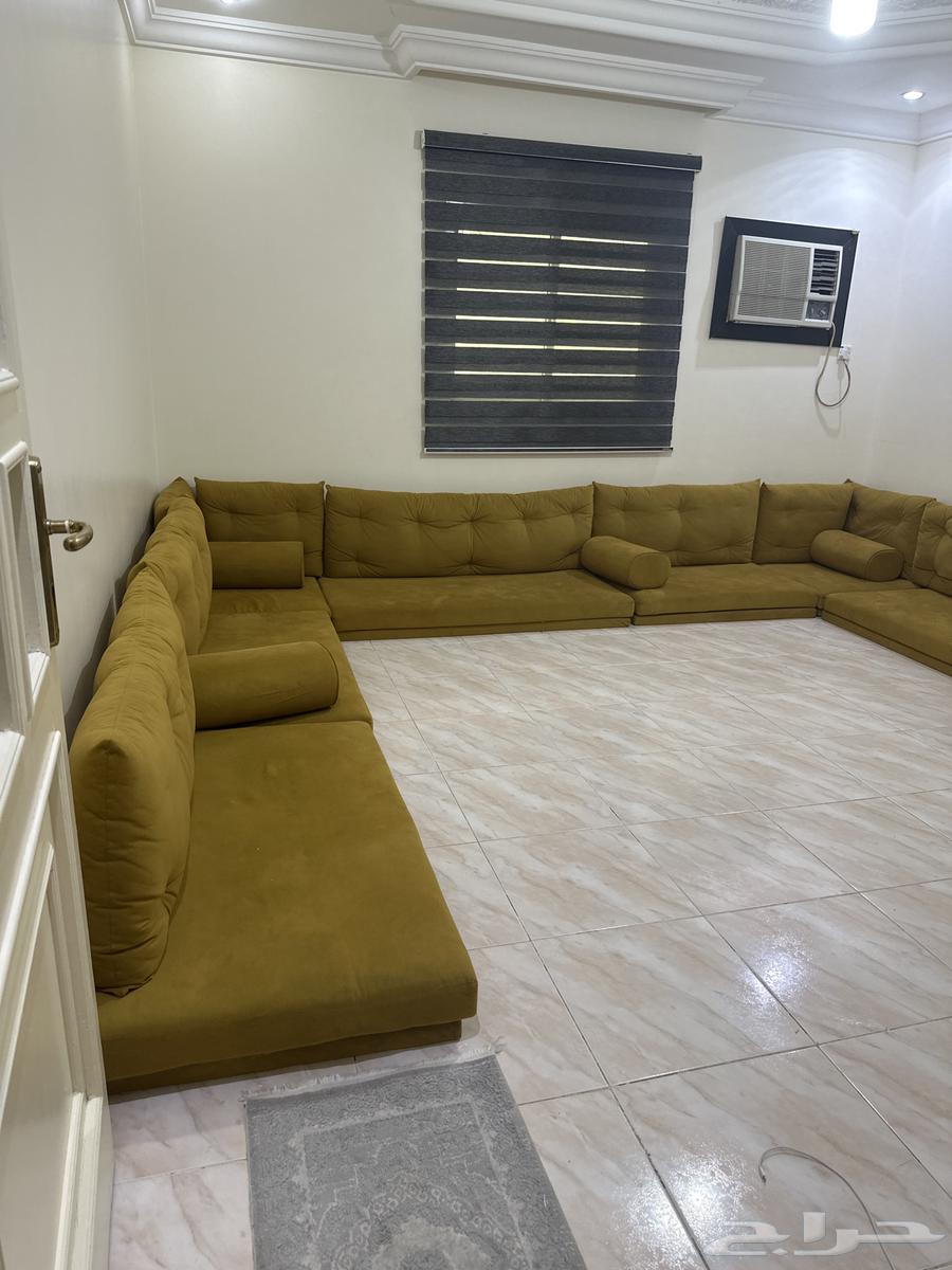 Living room with table64504037216642111