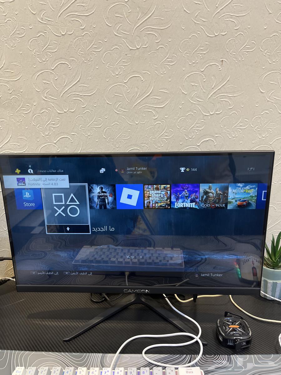 Sony 4 controllers and 22-inch screen with headset, mouse, and keyboard64503294946561111