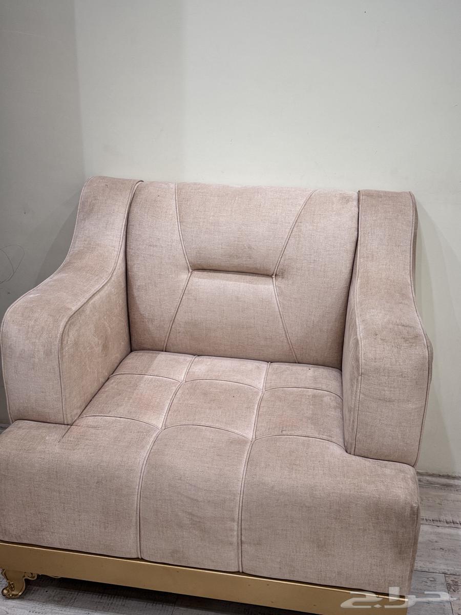 Sofas and tables64506970043011110