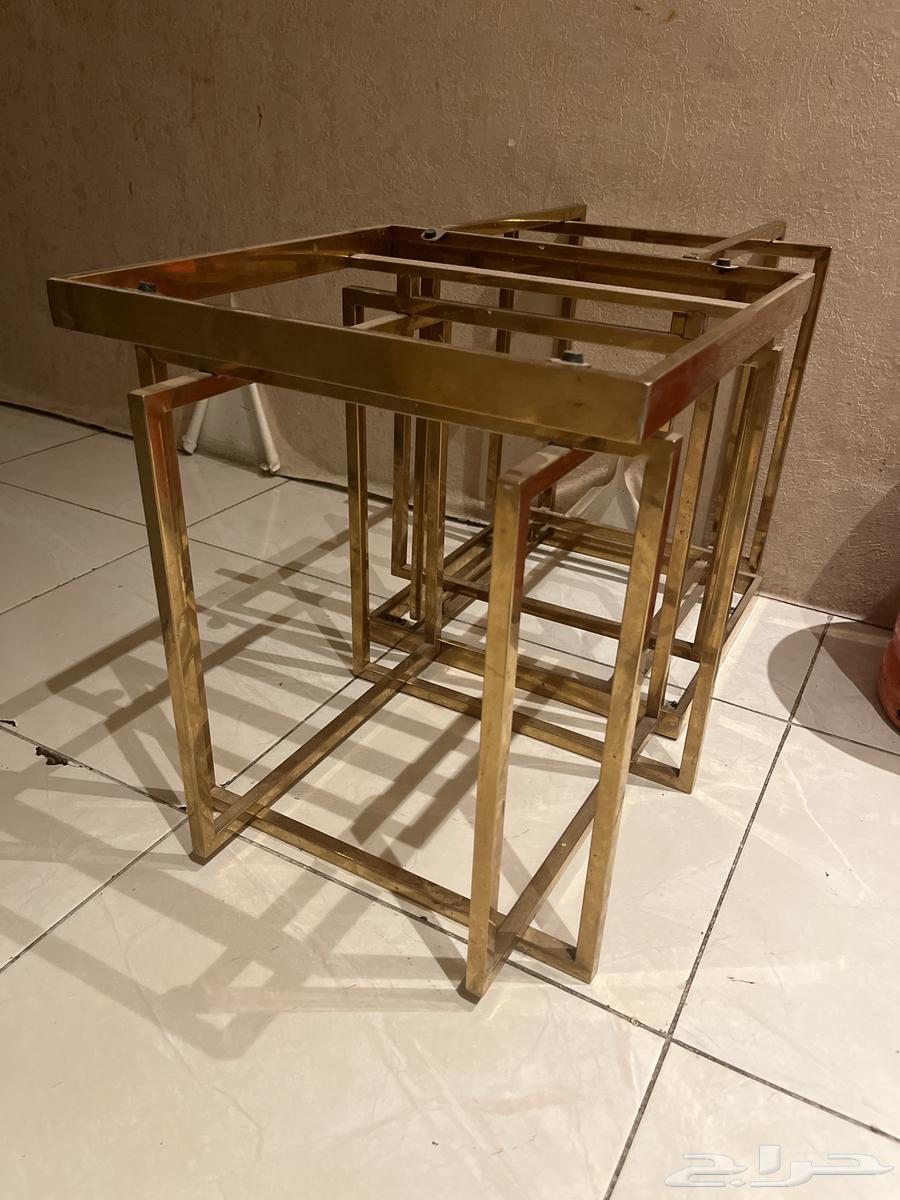 للبيع طاولات أربعه من الصغار وحده كبيره مع قزازها كلها سليم64510310083330114