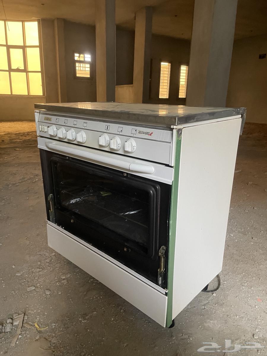 Old clean oven with a zigzag design64507710589698113