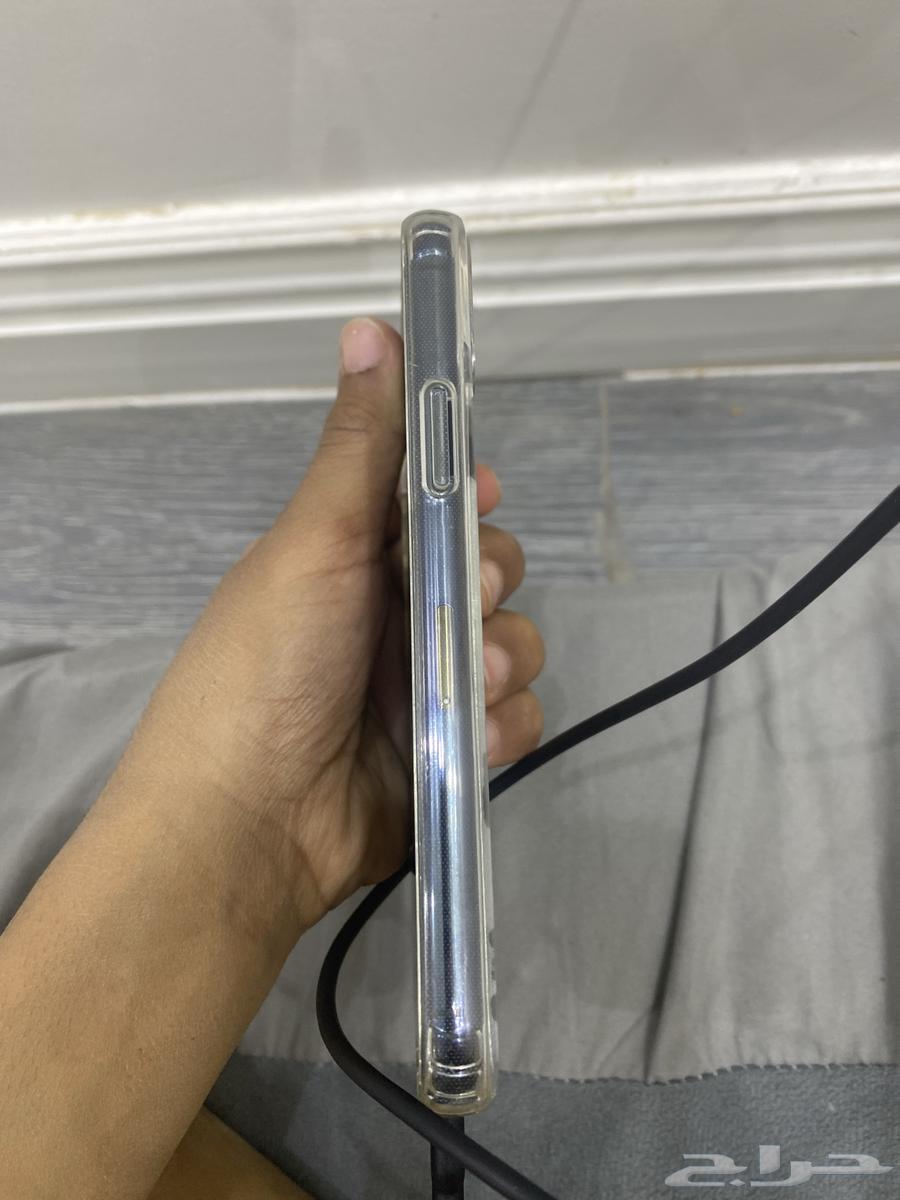 Hello, the phone is clean, no scratches or marks, battery 100 0064503063476866113