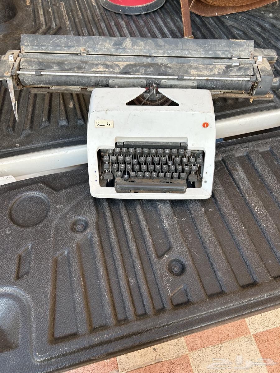 للبيع آلة كاتبة أولمبيا64507025949955110