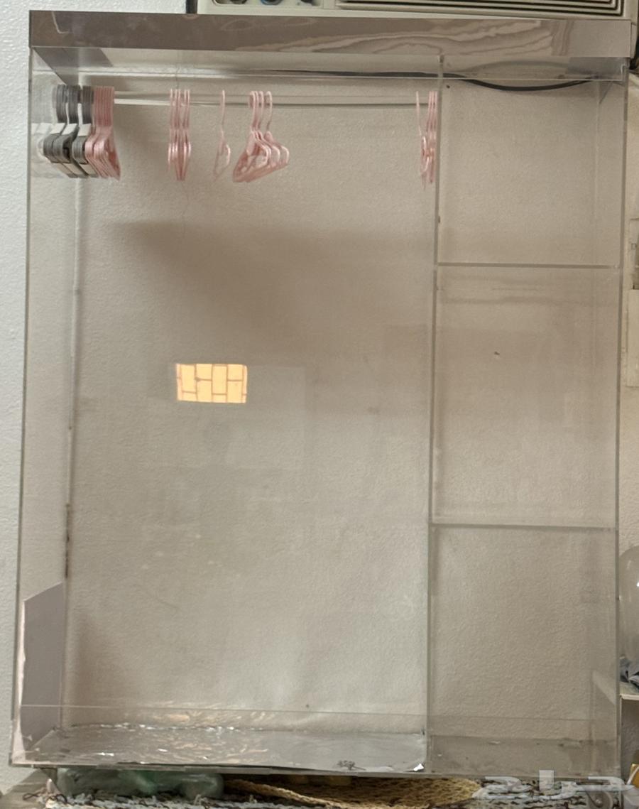 دولاب اكريلك فصلته ب1200 والله جاي تعليق و3 ادوار64506760780035110