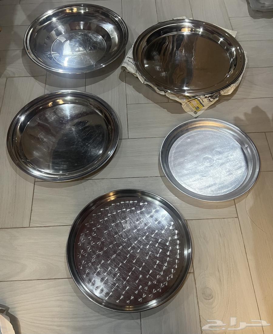 Dishes for guests in different sizes64509813945218110