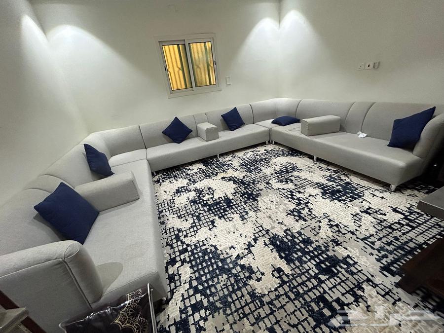 Light gray council with carpet64509068510850110